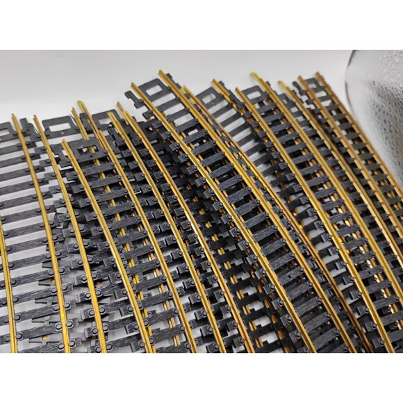 Atlas HO Scale 18R Curved Snap Track, Brass, 25 pieces, 18" radius Track C - Picture 5 of 8